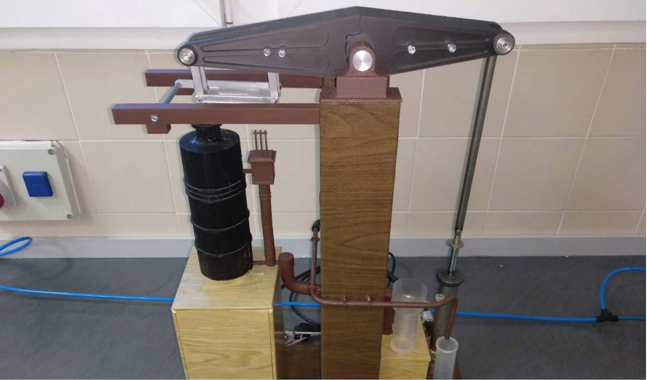 Análisis, y fabricación del prototipo de la máquina de vapor Cornish – TÉCNICA INDUSTRIAL